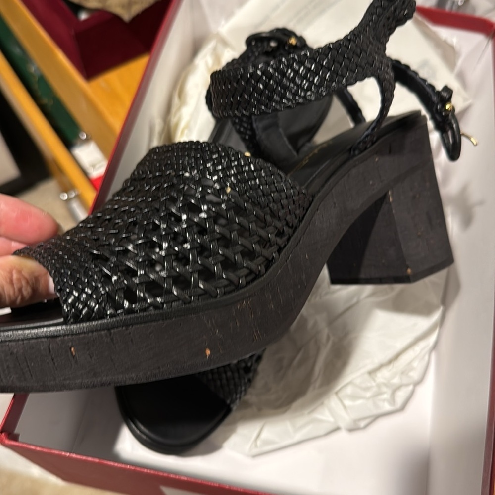 Never worn ferragamo lanio woven leather sandals with ankle tie - Picture 3 of 4